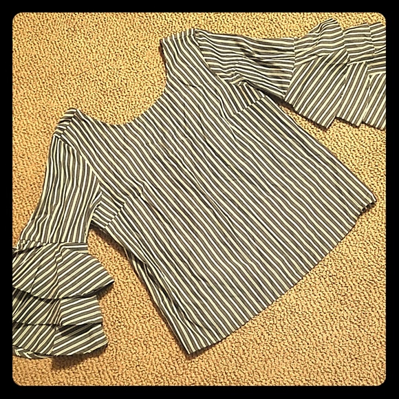 sunny & 74 Tops - Ruffle sleeve top